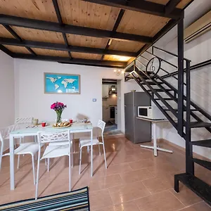 Sikulahouse - In The Center Catania