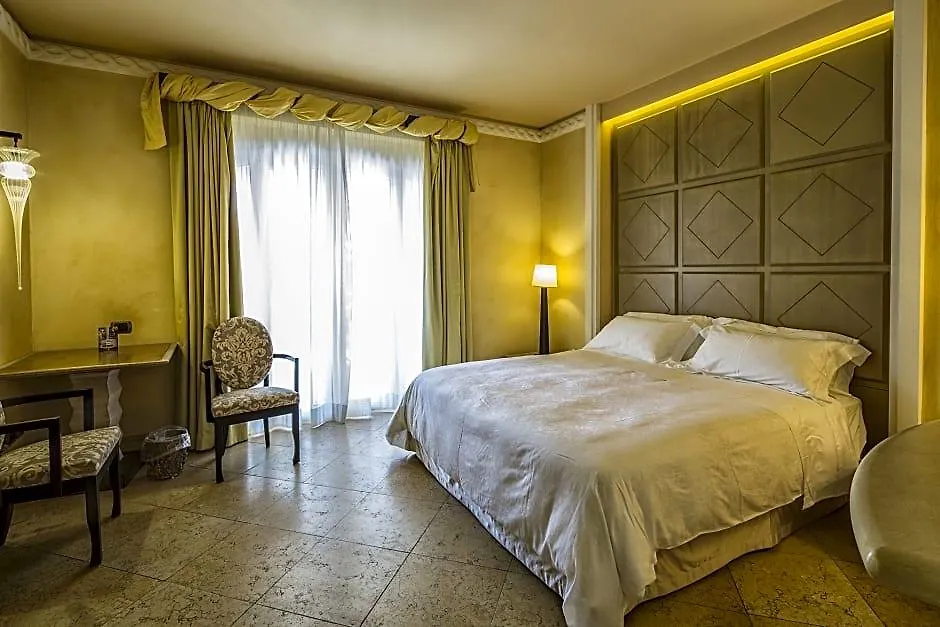 Romano Palace Luxury Hotel Катания Италия