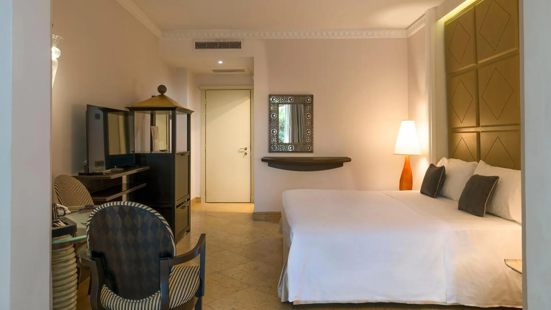Romano Palace Luxury Hotel Катания